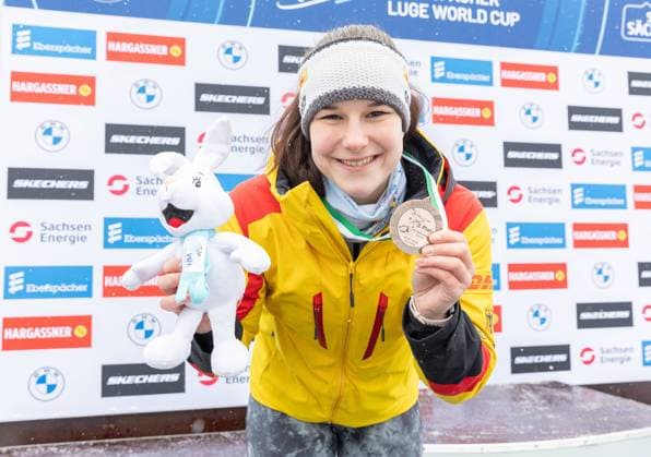 photographer FIL Michael Kristen 10 01 2025 5 FIL Eberspächer Luge World Cup, SachsenEnergie Ice Track Altenberg, Sachsen GER , WC Germany, Nations Cup, Women™s Singles, Winners Presentation, picture Melina Fabienne Fischer GER