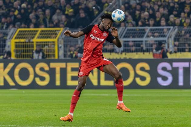 Dortmund, Germany, January 10st 2025: Edmond Tapsoba (12 Leverkusen) heads the ball during the 1.Bundesliga football match between Borussia Dortmund and Bayer 04 Leverkusen at Signal Iduna Park in Dortmund, Germany Philipp Kresnik (Philipp Kresnik SPP) Copyright: xPhilippxKresnikx xSPPx spp-en-PhKrSp-_KRE0913-Verbessert-RR