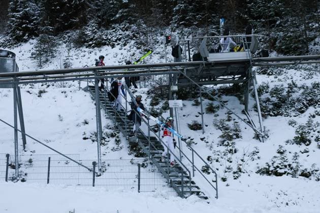 12 01 2025, Ski jumping, men, FIS Continental Cup, winter, 8 individual competition Ski jumpers leave the lift vehicle after the competition had to be canceled Klingenthal Vogtland Arena Saxony Germany