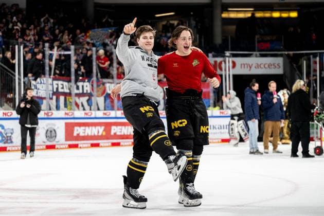 12 01 2025 Ice field hockey season 2024 2025 Penny DEL Nuremberg Ice Tigers Icetigers Adler Mannheim ThHa xthxhax Jeremy McKenna 91, Nuremberg Ice Tigers, NIT Owen Headrick 47, Nuremberg Ice Tigers, NIT Cheers, joy