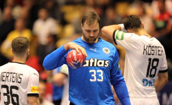 Photo skeptical look on goalkeeper Andreas Wolff Germany and Julian KÖSTER right Handball World Championship 2025 , preliminary round in Herning Wed 15 01 2025 , matchday 1 international , group A Germany Poland