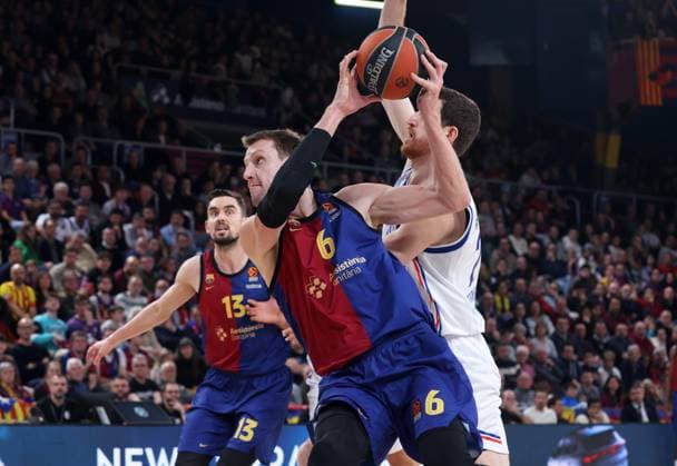 FC Barcelona, Barca v Anadolu Efes Istanbul - Turkish Airlines EuroLeague Jan Vesely plays during the match between FC Barcelona and Anadolu Efes Istanbul, corresponding to week 221 of the Turkish Airlines Euroleague, at the Palau Blaugrana in Barcelona, Spain, on January 17, 2025. Barcelona Barcelona Spain  Copyright: xUrbanandsportx originalFilename:urbanandsport-fcbarcel250117_npENk