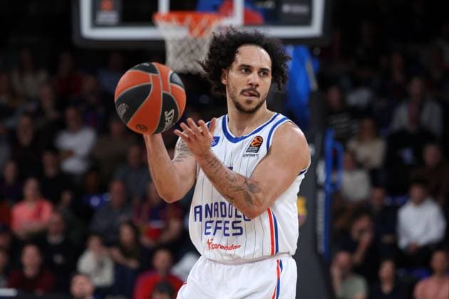 FC Barcelona, Barca v Anadolu Efes Istanbul - Turkish Airlines EuroLeague Shane Larkin plays during the match between FC Barcelona and Anadolu Efes Istanbul, corresponding to week 221 of the Turkish Airlines Euroleague, at the Palau Blaugrana in Barcelona, Spain, on January 17, 2025. Barcelona Barcelona Spain  Copyright: xUrbanandsportx originalFilename:urbanandsport-fcbarcel250117_npqO1