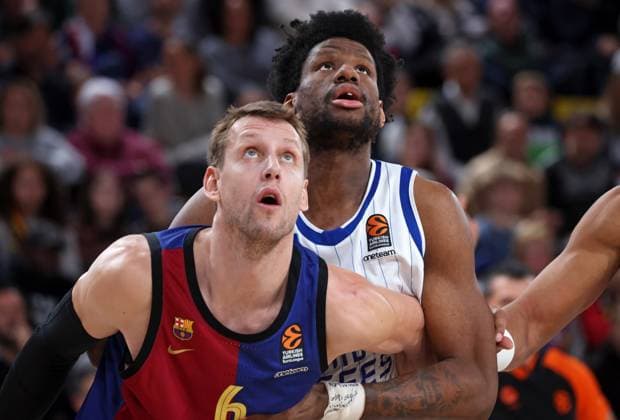 FC Barcelona, Barca v Anadolu Efes Istanbul - Turkish Airlines EuroLeague Daniel Oturu and Jan Vesely play during the match between FC Barcelona and Anadolu Efes Istanbul, corresponding to week 221 of the Turkish Airlines Euroleague, at the Palau Blaugrana in Barcelona, Spain, on January 17, 2025. Barcelona Barcelona Spain  Copyright: xUrbanandsportx originalFilename:urbanandsport-fcbarcel250117_npxZf