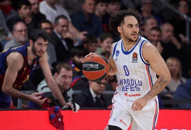 FC Barcelona, Barca v Anadolu Efes Istanbul - Turkish Airlines EuroLeague Shane Larkin plays during the match between FC Barcelona and Anadolu Efes Istanbul, corresponding to week 22 of the Turkish Airlines Euroleague, at the Palau Blaugrana in Barcelona, Spain, on January 17, 2025. Barcelona Barcelona Spain  Copyright: xUrbanandsportx originalFilename:urbanandsport-fcbarcel250117_npzJu