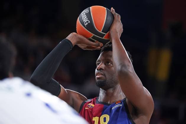 FC Barcelona, Barca v Anadolu Efes Istanbul - Turkish Airlines EuroLeague Youssoupha Fall plays during the match between FC Barcelona and Anadolu Efes Istanbul, corresponding to week 22 of the Turkish Airlines Euroleague, at the Palau Blaugrana in Barcelona, Spain, on January 17, 2025. Barcelona Barcelona Spain  Copyright: xUrbanandsportx originalFilename:urbanandsport-fcbarcel250117_npCF8