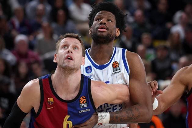 FC Barcelona, Barca v Anadolu Efes Istanbul - Turkish Airlines EuroLeague Daniel Oturu and Jan Vesely play during the match between FC Barcelona and Anadolu Efes Istanbul, corresponding to week 221 of the Turkish Airlines Euroleague, at the Palau Blaugrana in Barcelona, Spain, on January 17, 2025. Barcelona Barcelona Spain  Copyright: xUrbanandsportx originalFilename:urbanandsport-fcbarcel250117_nprQn