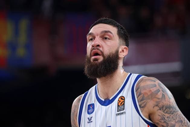 FC Barcelona, Barca v Anadolu Efes Istanbul - Turkish Airlines EuroLeague Vincent Poirier plays during the match between FC Barcelona and Anadolu Efes Istanbul, corresponding to week 221 of the Turkish Airlines Euroleague, at the Palau Blaugrana in Barcelona, Spain, on January 17, 2025. Barcelona Barcelona Spain  Copyright: xUrbanandsportx originalFilename:urbanandsport-fcbarcel250117_np5aP