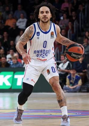 FC Barcelona, Barca v Anadolu Efes Istanbul - Turkish Airlines EuroLeague Shane Larkin plays during the match between FC Barcelona and Anadolu Efes Istanbul, corresponding to week 221 of the Turkish Airlines Euroleague, at the Palau Blaugrana in Barcelona, Spain, on January 17, 2025. Barcelona Barcelona Spain  Copyright: xUrbanandsportx originalFilename:urbanandsport-fcbarcel250117_np6sm
