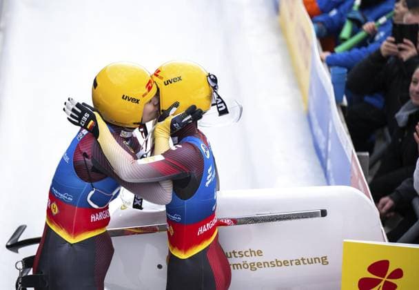 EBERSPÄCHER RODEL WELTCUP 2024 2025 WOMENS DOUBLE FOR EDITORIAL PURPOSES ONLY EDITORIAL USE ONLY p 25 01 2025 Oberhof EBERSPÄCHER Luge World Cup 2024 2025 Luge track Oberhof Womens doubles in photo Dajana Eitberger Magdalena Matschina 4 GER cheering at the finish line Germany Thuringia Oberhof Copyright SaschaxFromm Copyright: SaschaxFromm doc7z2qr87draxenvqxmlm ,EDITORIAL USE ONLY Copyright: SaschaxFromm