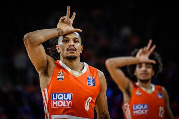 Neu Ulm, Germany, 25 01 25 Nelson Weidemann ratiopharm ulm and Noa Essengue ratiopharm ulm gestures during the Basketball Bundesliga match between ratiopharm ulm vs Telekom Baskets Bonn at the ratiopharm Arena on January 25, 2025 in Neu Ulm, Germany Photo by Harry Langer DeFodi Images ratiopharm Arena, Germany, 25 01 25 Nelson Weidemann ratiopharm ulm and Noa Essengue ratiopharm ulm gestures during the Basketball Bundesliga match between ratiopharm ulm vs Telekom Baskets Bonn at Neu Ulm on January 25, 2025 in ratiopharm Arena, Germany Photo by Harry Langer DeFodi Images Photo by Harry Langer DeFodi Images Defodi 541 ULMBON20250125 169 Defodi-541