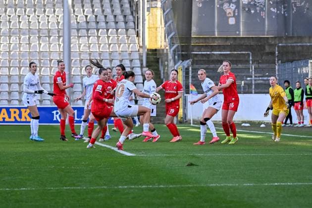 Estrella Merino Gonzalez Bayer 04 Leverkusen, 20 receiving the ball in the penalty area GER, SC Freiburg Bayer 04 Leverkusen, women football, Google Pixel Frauen Bundesliga, 1 Spieltag, Saison 2024 2025, 26 01 2025 DFB REGULATIONS PROHIBIT ANY USE OF PHOTOGRAPHS AS IMAGE SEQUENCES AND OR QUASI VIDEO GER, SC Freiburg Bayer 04 Leverkusen, women football, Google Pixel Frauen Bundesliga, 1 Spieltag, Saison 2024 2025, 26 01 2025 Freiburg Copyright: xEibner-Pressefoto ThomasxHessx EP_THS