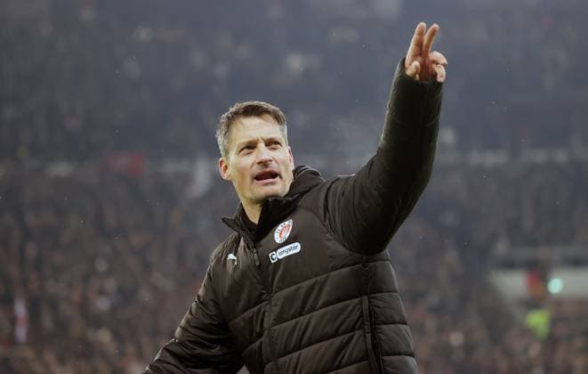 Head coach Alexander Blessin FC St Pauli celebrates victory Football, 1 BL, Saison 2024 2025, Herren, FC St Pauli vs 1 FC Union Berlin, 3 0 DFL REGULATIONS PROHIBIT ANY USE OF PHOTOGRAPHS AS IMAGE SEQUENCES AND OR QUASI VIDEO
