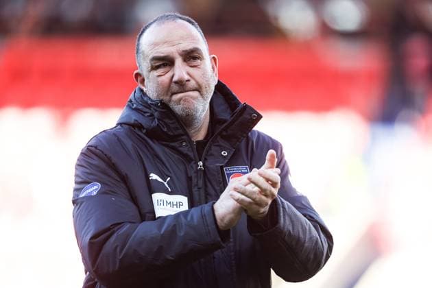 Frank Schmidt 1 FC Heidenheim, Head Coach greets the fans GER, 1 FC Heidenheim vs Borussia Dortmund, Football, Bundesliga, Matchday 20, Season 2024 2025, 01 02 2025 DFL REGULATIONS PROHIBIT ANY USE OF PHOTOGRAPHS AS IMAGE SEQUENCES AND OR QUASI VIDEO GER, 1 FC Heidenheim vs Borussia Dortmund, Football, Bundesliga, Matchday 20, Season 2024 2025, 01 02 2025 Heidenheim Copyright: xEibner-Pressefoto RogerxBuerkex EP_RBE