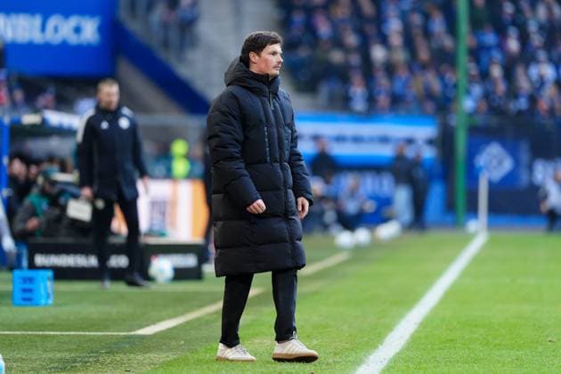 Merlin Polzin (Hamburger SV, Trainer) GER, Hamburger SV vs. Hannover 96, Fussball, 2. Bundesliga, Spieltag 20, Saison 2024 2025, 02.02.2025 DFL REGULATIONS PROHIBIT ANY USE OF PHOTOGRAPHS AS IMAGE SEQUENCES AND OR QUASI-VIDEO GER, Hamburger SV vs. Hannover 96, Fussball, 2. Bundesliga, Spieltag 20, Saison 2024 2025, 02.02.2025 Hamburg Copyright: xEibner-Pressefoto MarcelxvonxFehrnx EP_MFN