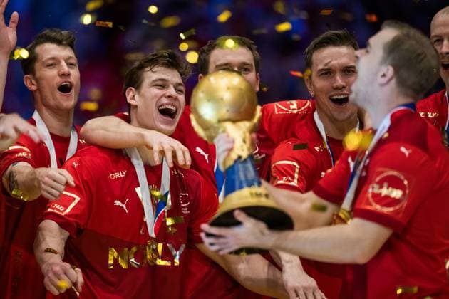 250202 Lukas Lindhard Jorgensen of Denmark celebrates with the trophy after the 2025 IHF World Men s Handball Championship final between Croatia and Denmark on February 2, 2025 in Oslo Photo Vegard Grott BILDBYRAN kod VG VG0713 bbeng handball handboll handball ihf 2025 world mens handball championship handball vm handbolls vm vm denmark croatia kroatia kroatien final finale jubel  Copyright: VEGARDxGRoTT BB250202VG129