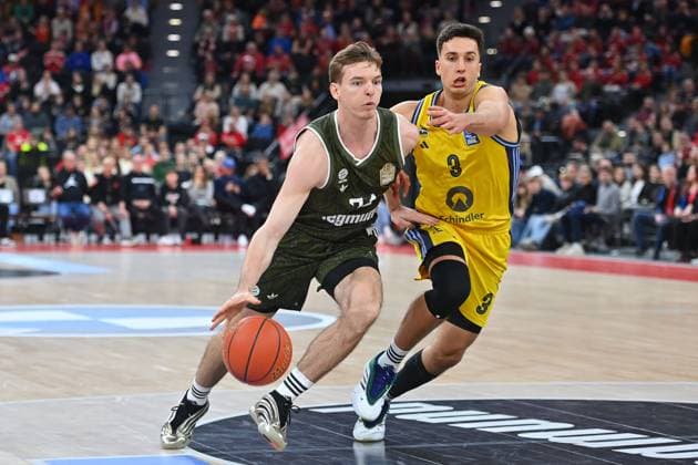 Justus HOLLATZ FCB , action,duel against Matteo SPAGNOLO Berlin Basketball BBL,season 2024 2025 FC Bayern Muenchen Alba Berlin 99 86 on 02 02 2025, S A P G A R D EN