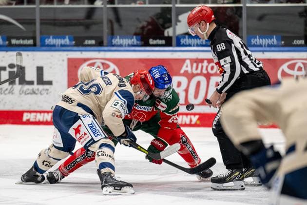 Linesperson Maksim Cepik fuehrt ein Bully Faceoff aus zwischen Kyle Platzer (Schwenninger Wild Wings, 88) und Jason Bast (Augsburger Panther, 45). GER, Augsburger Panther vs. Schwenninger Wild Wings, Eishockey, DEL, 43. Spieltag, Saison 2024 2025, 02.02.2025. GER, Augsburger Panther vs. Schwenninger Wild Wings, Eishockey, DEL, 43. Spieltag, Saison 2024 2025, 02.02.2025. Augsburg Copyright: xEibner-Pressefoto HeikexFeinerx EP_HFR