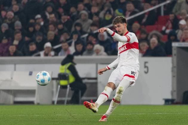 Atakan Karazor VfB Stuttgart, 16 GER, VfB Stuttgart vs FC Augsburg, Football, Men, DFB Cup, Quarterfinals, Season 2024 2025, 04 02 2025, DFL DFB REGULATIONS PROHIBIT ANY USE OF PHOTOGRAPHS AS IMAGE SEQUENCES AND OR QUASI VIDEO, GER, VfB Stuttgart vs FC Augsburg, Football, Men, DFB Cup, Quarterfinals, Season 2024 2025, 04 02 2025 Stuttgart Copyright: xEibner-Pressefoto WolfgangxFrankx EP_WFK