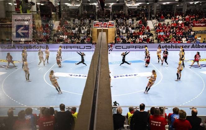 HANDBALL WOMEN 1 BUNDESLIGA 16 GAME DAY THC HSG BENSHEIM AUERBACH FOR EDITORIAL PURPOSES ONLY p 05 02 2025 Bad Langensalza Handball Women 1 Bundesliga Women Season 2024 2025 Salzhalle 16 Matchday Thuringian HC HSG Bensheim Auerbach in photo Julie Holm 8 Thuringian HC in duel with goalkeeper Helen van Beurden 36 HSG Bensheim Auerbach Germany Thuringia Bad Langensalza Copyright SaschaxFromm Copyright: SaschaxFromm doc7z8lfm2wnqd1eisj0fej ,EDITORIAL USE ONLY Copyright: SaschaxFromm