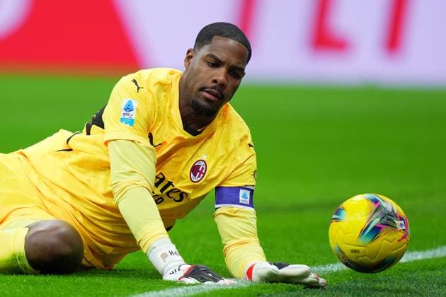 AC Milan s goalkeeper Mike Maignan during the Serie A soccer match between Milan and Inter at San Siro Stadium in Milan , North Italy - Sunday , February 2, 2025 . - Soccer .  Copyright: xSpada LaPressex
