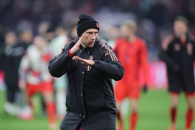 Munich, Germany, February 07, 2025 Football, Men, Bundesliga, Season 2024 2025, FC Bayern Munich SV Werder Bremen, Allianz Arena Kung Fu Arts with Leon Goretzka FC Bayern Munich after the match DFB, DFL regulations prohibit any use of photographs as image sequences and or quasi video
