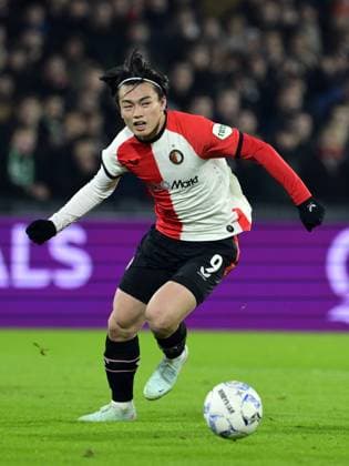ROTTERDAM - Ayase Ueda of Feyenoord during the Dutch Eredivisie match between Feyenoord and Sparta Rotterdam at Feyenoord Stadium de Kuip on Feb. 8, 2025 in Rotterdam, Netherlands. ANP OLAF KRAAK Dutch Eredivisie 2024 25 xVIxANPxSportx xxANPxIVx 519457229 originalFilename: 519457229