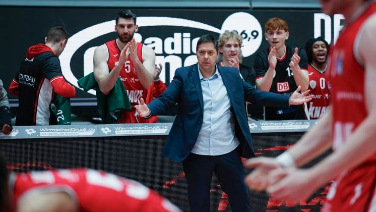 In the picture Head Coach Sasa Filipovski Wuerzburg Baskets , amazement 09 02 2025, FIT One Wuerzburg Baskets vs Rostock Seawolves, easyCredit BBL, Matchday 20, Germany, Wuerzburg, tectake Arena, Copyright: HMBxMedia xJulienxBecker