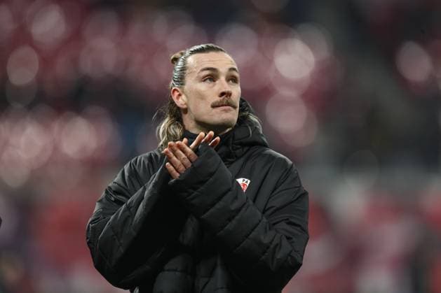 09 02 2025, xtgx, Soccer 1 Bundesliga, RB Leipzig FC St Pauli emspor, v l Jackson Irvine St Pauli, 7 Thanks the fans disappointed, disappointed, looks disappointed, disappointed DFL DFB REGULATIONS PROHIBIT ANY USE OF PHOTOGRAPHS as IMAGE SEQUENCES and or QUASI VIDEO Leipzig