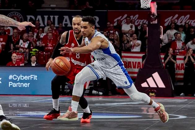 German Basketball Bundesliga BBL , FC Bayern Munich Basketball vs Frankfurt Skyliners, Munich FC Bayern Basketball, Frankfurt Skyliners, 2025 02 11 in Munich BMW Park ZEEB Garai Skyliners Frankfurt FRA03PG , EDWARDS Carsen FC Bayern Munich MUC03G sportworld Munich BMW Park Bayern Germany