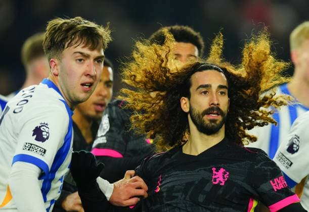 Marc Cucurella of Chelsea grapples with Jack Hinshelwood of Brighton Brighton & Hove Albion v Chelsea, Premier League, Football, American Express Community Stadium, Brighton, UK - 14 Feb 2025 EDITORIAL USE ONLY No use with unauthorised audio, video, data, fixture lists, club league logos or live services. Online in-match use limited to 120 images, no video emulation. No use in betting, games or single club league player publications. Copyright: xJavierxGarcia Shutterstockx 15136934be