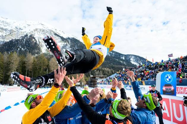 250216 Franziska Preuss of Germany celebrates with Team Germany after women s 10 km pursuit during the IBU Biathlon World Championships on February 16, 2025 in Lenzerheide Photo Petter Arvidson BILDBYRAN kod PA PA0976 bbeng biathlon biathlon biathlon biathlon world championships ibu world championships biathlon world championships women pursuit jaktstart jubel  Copyright: PETTERxARVIDSON BB250216PA091