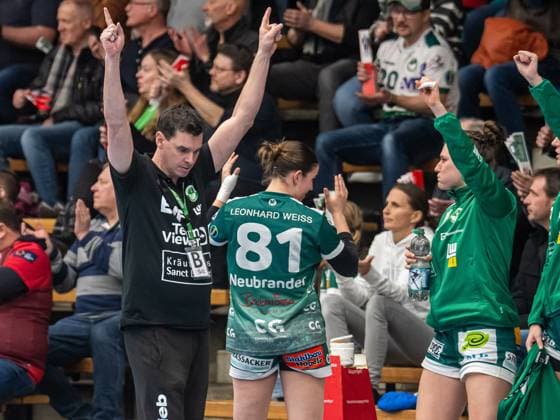 Nico Kiener, Head Coach Frisch Auf Women cheers after a goal, Frisch Auf Goeppingen vs HSG Bensheim Auerbach, Handball, 1 Bundesliga, Season 2024 2025, 19 02 2025 Frisch Auf Goeppingen vs HSG Bensheim Auerbach, Handball, 1 Bundesliga, Season 2024 2025, 19 02 2025 Goeppingen Copyright: xMichaelxSchmidt Eibner-Pressefotx EP_MST