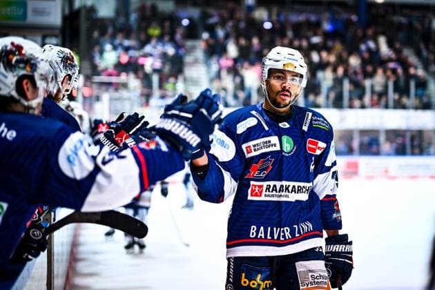 Goalscorer Colin Ugbekile Iserlohn Roosters, 79 , GER, Iserlohn Roosters vs Straubing Tigers, Ice field hockey, Penny DEL, 46 Matchday, Season 2024 2025, 19 02 2025, GER, Iserlohn Roosters vs Straubing Tigers, Ice field hockey, Penny DEL, 46 Matchday, Season 2024 2025, 19 02 2025 Iserlohn Copyright: xJonasxBrockmann Eibner-Pressefotx EP_JBN