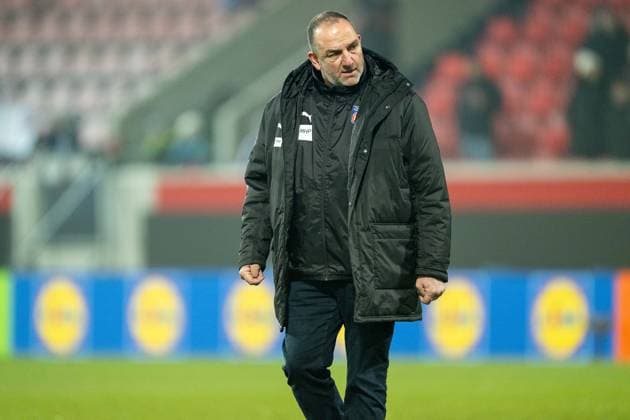 Frank Schmidt FC Heidenheim, Head Coach , is disappointed disappointed, dissatisfied negative emotions, GER, 1 FC Heidenheim vs FC Copenhagen, Football, UEFA Conference League, Play offs, second leg, Season 2024 2025, 20 02 2025, Eibner Pressefoto Sascha Walther GER, 1 FC Heidenheim vs FC Copenhagen, Football, UEFA Conference League, Play offs, second leg, Season 2024 2025, 20 02 2025 Heidenheim Copyright: xEibner-Pressefotox EP_EER