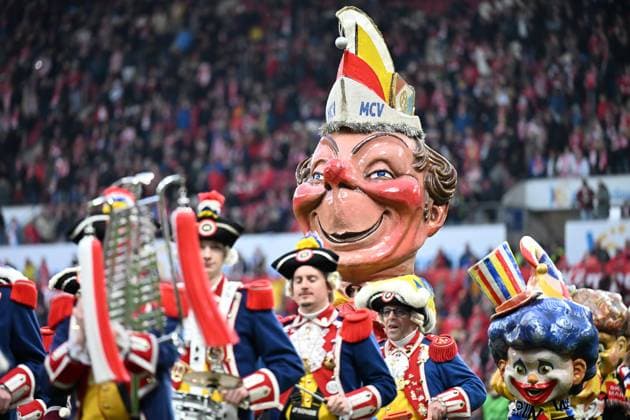 Soccer 1 Bundesliga 23 Matchday 1 FSV Mainz 05 FC St Pauli on 22 02 2025 at the Mewa Arena in Mainz Carnival figures of the Mainz Carnival Club DFL regulations prohibit any use of photographs as image sequences and or quasi video xJKx