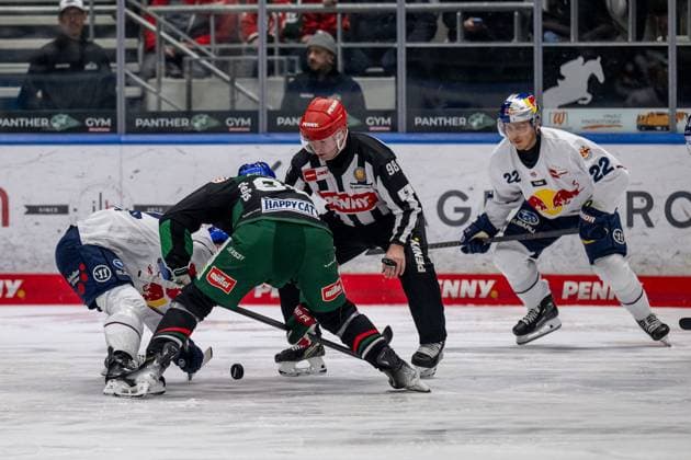 Linesperson Maksim Cepik executes a faceoff between Patrick Hager EHC Red Bull Muenchen, 52 and Mark Zengerle Augsburger Panther, 89 GER, Augsburger Panther vs EHC Red Bull Muenchen, Ice Hockey, DEL, Matchday 48, Season 2024 2025, 23 02 2025 GER, Augsburger Panther vs EHC Red Bull Muenchen, Ice Hockey, DEL, Matchday 48, Season 2024 2025, 23 02 2025 Augsburg Copyright: xEibner-Pressefoto HeikexFeinerx EP_HFR