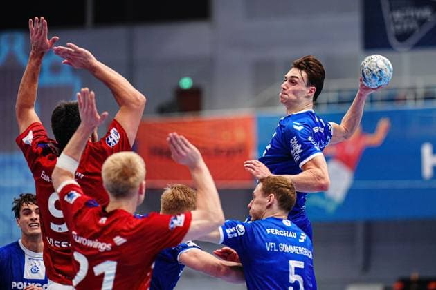 Throw Goal Miro Schluroff VfL Gummersbach, 15 GER, Handball Sport Verein Hamburg vs VfL Gummersbach, Handball, Bundesliga, Matchday 21, Season 2024 2025, 27 02 2025 GER, Handball Sport Verein Hamburg vs VfL Gummersbach, Handball, Bundesliga, Matchday 21, Season 2024 2025, 27 02 2025 Hamburg Copyright: xEibner-Pressefoto MarcelxvonxFehrnx EP_MFN