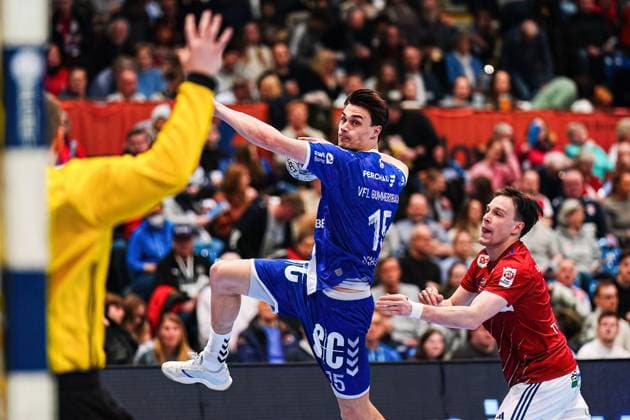 Throw Goal Miro Schluroff VfL Gummersbach, 15 GER, Handball Sport Verein Hamburg vs VfL Gummersbach, Handball, Bundesliga, Matchday 21, Season 2024 2025, 27 02 2025 GER, Handball Sport Verein Hamburg vs VfL Gummersbach, Handball, Bundesliga, Matchday 21, Season 2024 2025, 27 02 2025 Hamburg Copyright: xEibner-Pressefoto MarcelxvonxFehrnx EP_MFN