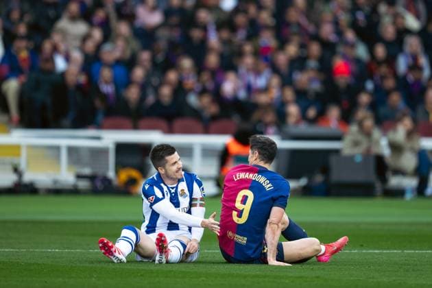 Spanish LaLiga EA Sports: FC Barcelona, Barca v Real Sociedad in Barcelona, Spain. Barcelona, Spain, 2, March, 2025. Spanish LaLiga EA Sports: FC Barcelona v Real Sociedad. Zubeldia (5) and (9) Robert Lewandowski. Barcelona Olympic Stadium Lluis Companys Barcelona Spain