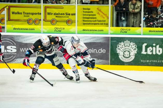 Battle for the puck duel between Elias Pul Blue Devils Weiden, 11 and Florin Ketterer Towerstars Ravensburg, 16 , GER, Ravensburg Towerstars vs Blue Devils Weiden, Ice field hockey, DEL2, Season 2024 2025, Matchday 52, 23 09 25 GER, Ravensburg Towerstars vs Blue Devils Weiden, Ice field hockey, DEL2, Season 2024 2025, Matchday 52, 23 09 25 Ravenburg Copyright: xEibner-Pressefoto MaximilianxRistx EP_MRT