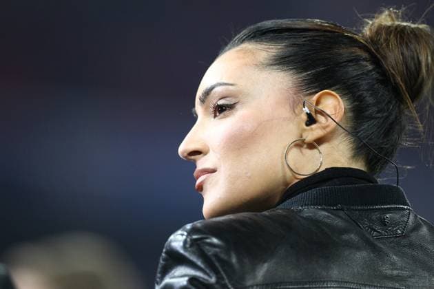 Moderatorin Valentina Maceri , Bayern München-Bayer Leverkusen , UEFA Champions League, Achtelfinale , Fußball , in der Allianz Arena , München , Bayern , Deutschland . März 05, 2025 . Photo by: Davide Elias Ipa Photo Pressefoto DENL Copyright: xDavidexEliasx