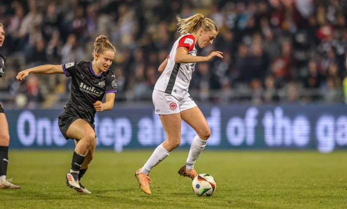 GER, Frankfurt, Eintracht Frankfurt vs SGS Essen, Google Pixel Bundesliga, Fußball, DFB, Spielzeit 2024 2025, Stadion am Bretanobad, 16 Spieltag, im Bild v l Jacqueline Meißner SGS ESSEN 16 , Laura Freigang Eintracht Frankfurt Frauen 10 DFB DFL REGULATIONS PROHIBIT ANY USE OF PHOTOGRAPHS AS IMAGE SEQUENCES AND OR QUASI VIDEO, 07 03 2025, Copyright: HMBxMedia HendrikxHamelau