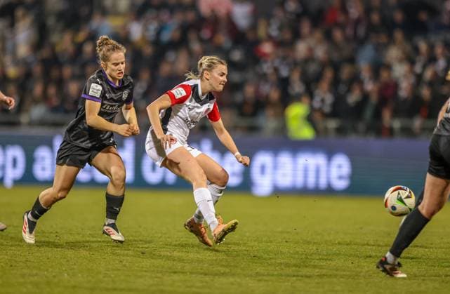 GER, Frankfurt, Eintracht Frankfurt vs SGS Essen, Google Pixel Bundesliga, Fußball, DFB, Spielzeit 2024 2025, Stadion am Bretanobad, 16 Spieltag, im Bild v l Jacqueline Meißner SGS ESSEN 16 , Laura Freigang Eintracht Frankfurt Frauen 10 DFB DFL REGULATIONS PROHIBIT ANY USE OF PHOTOGRAPHS AS IMAGE SEQUENCES AND OR QUASI VIDEO, 07 03 2025, Copyright: HMBxMedia HendrikxHamelau