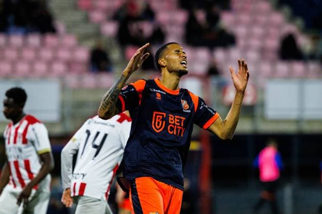 OSS, 07-03-2025, Frans Heesen Stadion, Season 2024-2025 Dutch Keuken Kampioen Divisie football FC Volendam Defender Xavier Mbuyamba during the match Top Oss - Volendam Top Oss - Volendam  x28204253x Copyright:
