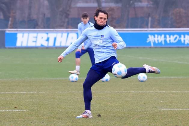 DEU, DFL, 2 FBL Hertha BSC, Training, 11 03 2025, Sportforum, Berlin, DEU, DFL, 2 FBL Hertha BSC, Training, im Bild Fabian Reese Hertha BSC Berlin 11 DFL regulations prohibit any use of Photographs as image sequences and or quasi video Foto Juergen Engler nordphoto GmbH nordphotoxGmbHx xEngler nph00076