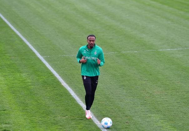 13 03 2025 Moenchengladbach Football, Men, Season 2024 2025, Training Borussia Moenchengladbach Nathan Ngoumou Gladbach during an individual running session with ball DFL regulations prohibit any use of photographs as image sequences and or quasi video Borussia Park NRW Germany