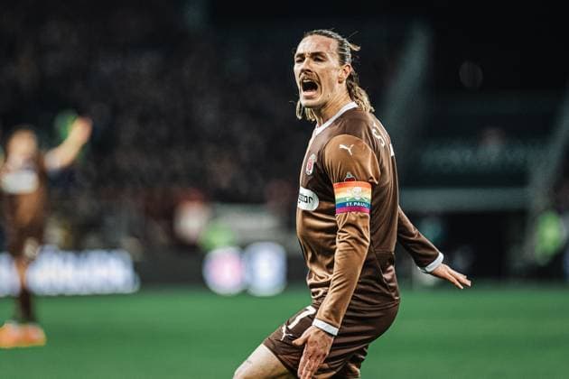 Soccer Men Season 2024 2025 Soccer Bundesliga 26 Matchday FC St Pauli vs TSG Hoffenheim 14 03 2025 Jackson Irvine 7, FC St Pauli angry about a referee decision Hamburg Millerntor Stadion Hamburg Germany