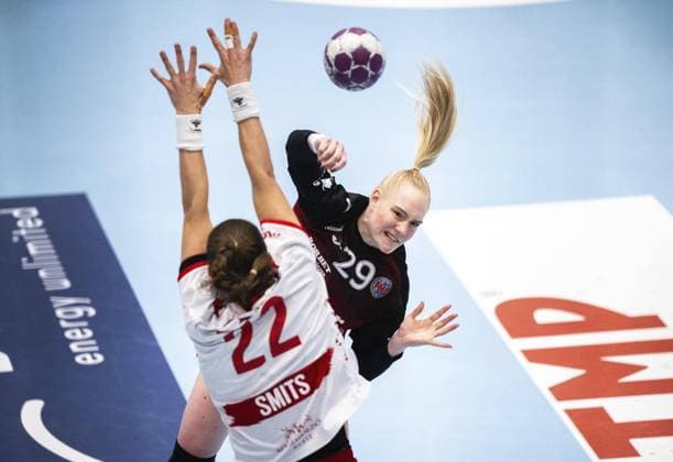 HANDBALL WOMEN 1 BUNDESLIGA 19 GAME DAY THC HB LUDWIGSBURG FOR EDITORIAL PURPOSES ONLY p 15 03 2025 Bad Langensalza Handball Women 1 Bundesliga Women Season 2024 2025 Salzhalle 19 Matchday Thüringer HC HB Ludwigsburg in photo Johanna Reichert 29 Thüringer HC in duel with Xenia Smits 22 HB Ludwigsburg Germany Thuringia Bad Langensalza Copyright SaschaxFromm Copyright: SaschaxFromm doc7zs34huxu4i8w9ss6d7 ,EDITORIAL USE ONLY Copyright: SaschaxFromm