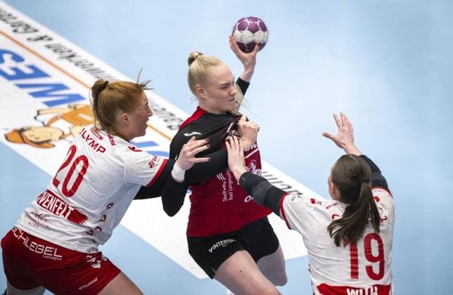 HANDBALL WOMEN 1 BUNDESLIGA 19 GAME DAY THC HB LUDWIGSBURG FOR EDITORIAL PURPOSES ONLY p 15 03 2025 Bad Langensalza Handball Women 1 Bundesliga Women Season 2024 2025 Salzhalle 19 Matchday Thuringian HC HB Ludwigsburg in photo Johanna Reichert 29 Thuringian HC in duel with Anne With Johansen 19 HB Ludwigsburg and Sofia Hvenfelt 20 HB Ludwigsburg Germany Thuringia Bad Langensalza Copyright SaschaxFromm Copyright: SaschaxFromm doc7zs9ihx88yt16610rnm0 ,EDITORIAL USE ONLY Copyright: SaschaxFromm